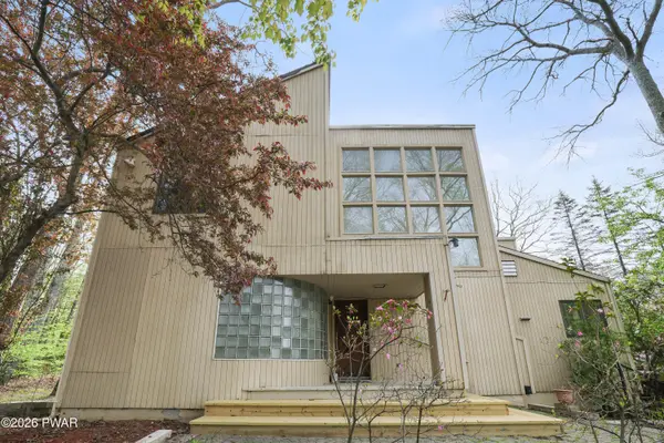 121 Fairway DR, Hawley, PA 18428