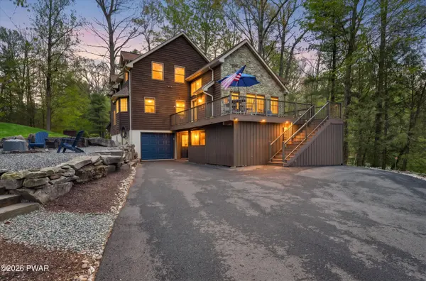 133 Laurel Hill DR, Greentown, PA 18426