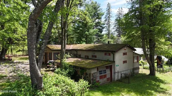 65 Cone LN, Hawley, PA 18428