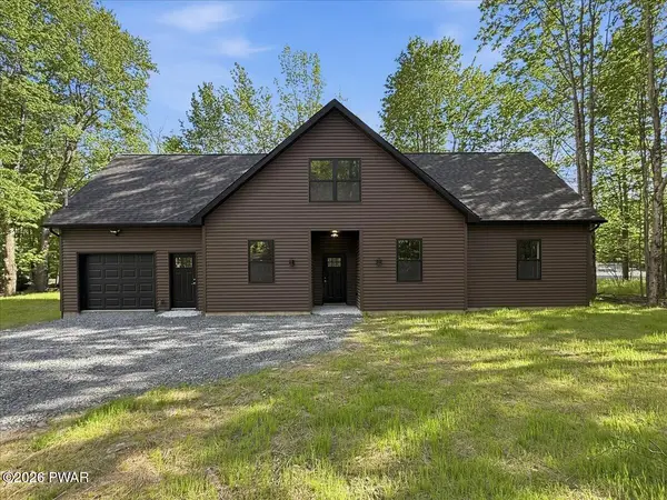 6 Raccoon CIR, Lake Ariel, PA 18436