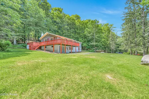 152 W Shore DR, Hawley, PA 18428