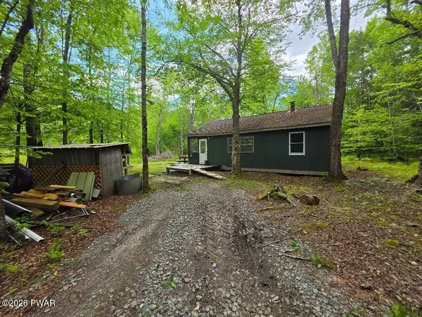 94 E Swamp RD, Pleasant Mount, PA 18453