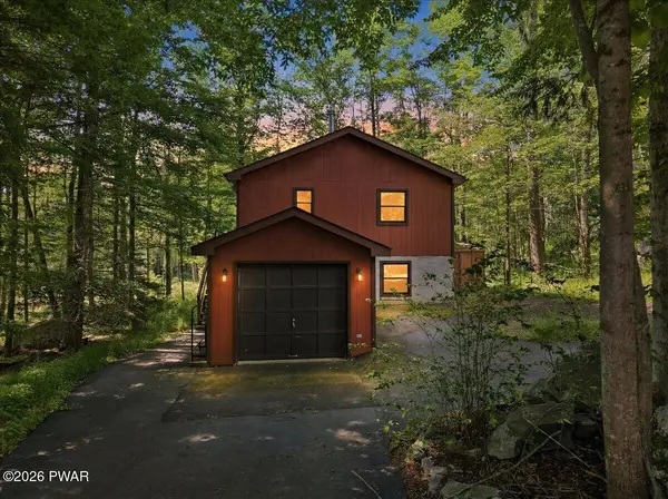 129 Underwood LN, Hamlin, PA 18427
