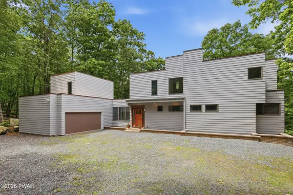 128 Broadmoor DR, Hawley, PA 18428