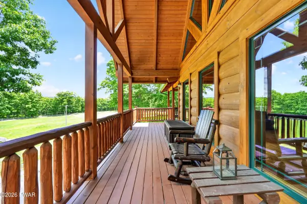 61 Gravity RD, Hawley, PA 18428