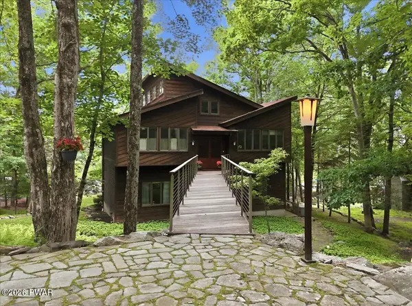 472 Log Tavern RD, Milford, PA 18337