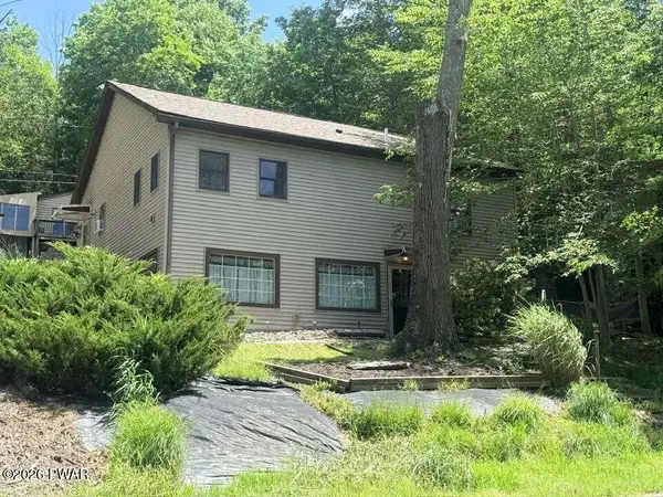 93 Cub RD, Lake Ariel, PA 18436
