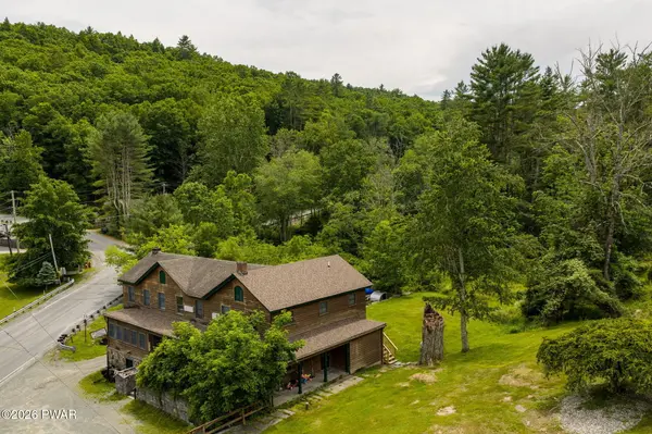 696 Pennsylvania 590, Lackawaxen, PA 18435