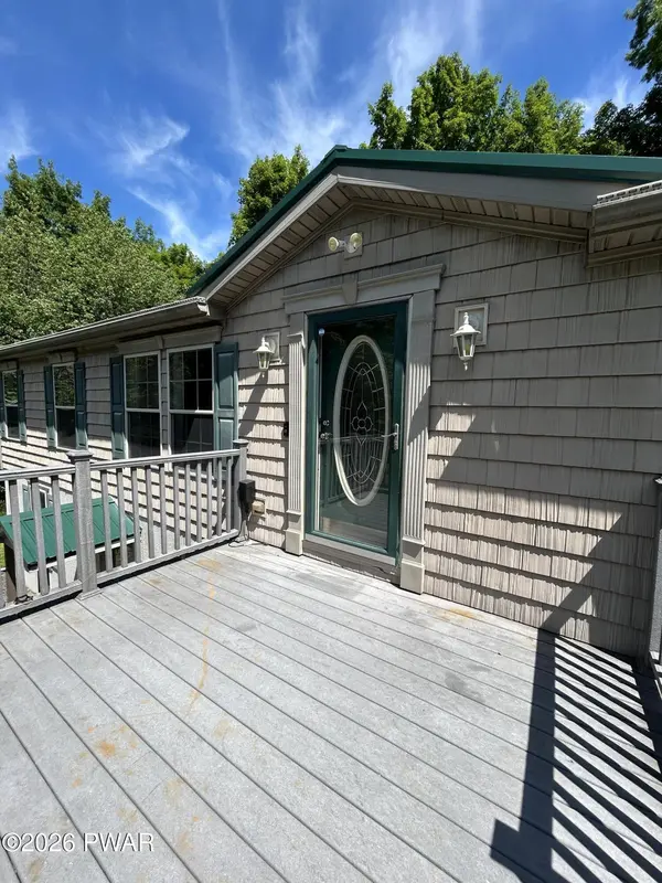 13 Sandy CT, Lake Ariel, PA 18436