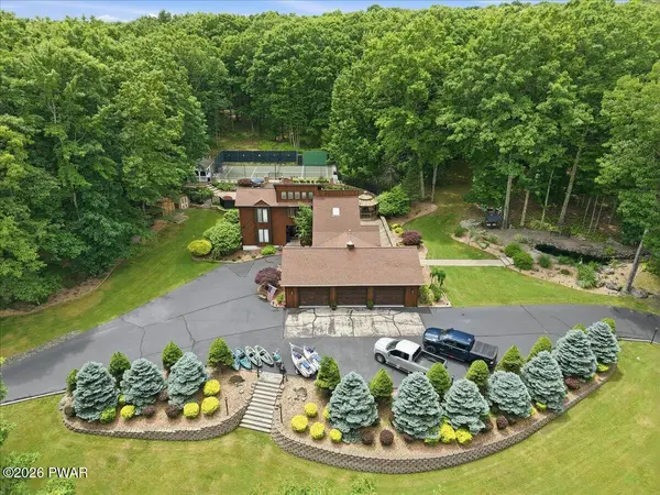 1075 Acacia DR, Hawley, PA 18428