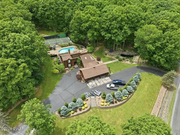 1075 Acacia DR, Hawley, PA 18428