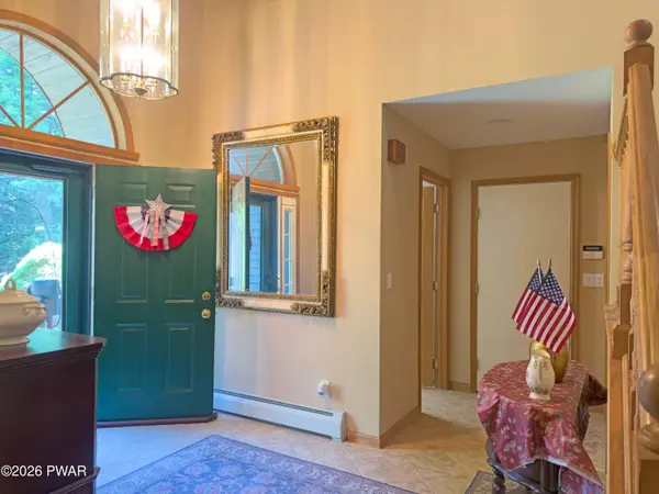 147 N Evergreen DR, Greentown, PA 18426