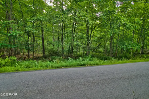 247 Water Forest DR, Dingmans Ferry, PA 18328