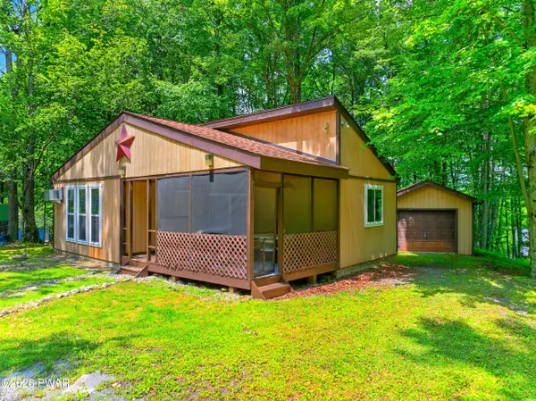 521 Cedarwood TER, Hamlin, PA 18427
