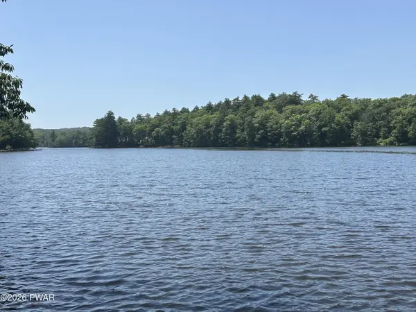 125 Wild Acres DR, Dingmans Ferry, PA 18328