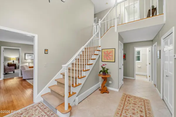 105 Stonehedge LN, Milford, PA 18337