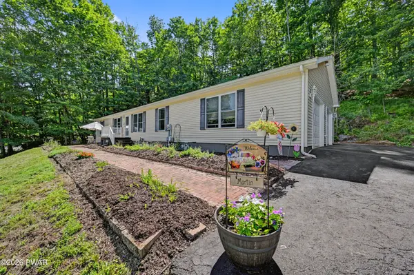 1416 Overlook AVE, Honesdale, PA 18431