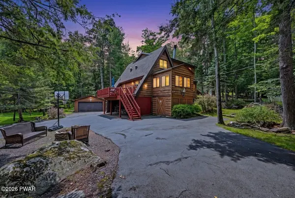1009 Rolling Hills DR, Lake Ariel, PA 18436
