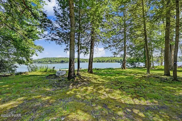 222 Spring Box LN, Lake Ariel, PA 18436