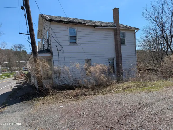 689 Texas Palmyra HWY, Hawley, PA 18428