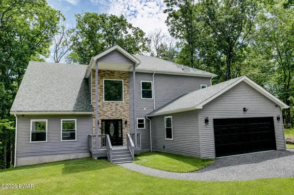 127 Lakewood DR, Dingmans Ferry, PA 18328