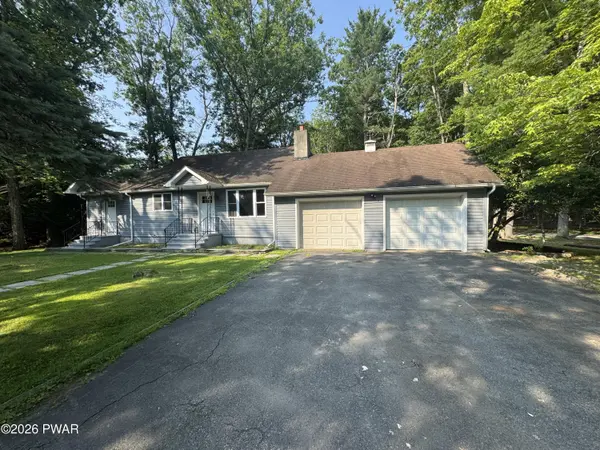 6 Oak DR, Lakeville, PA 18438