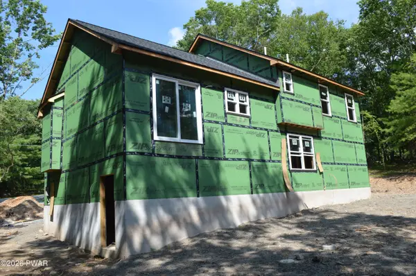125 Gunstock LN, Tafton, PA 18464