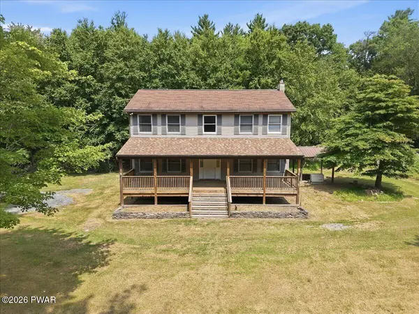118 Navajo CT, Hawley, PA 18428