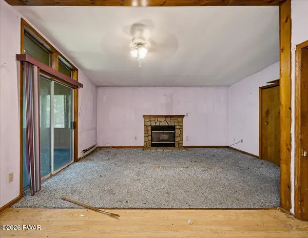 1191 Bluebird LN, Bushkill, PA 18324