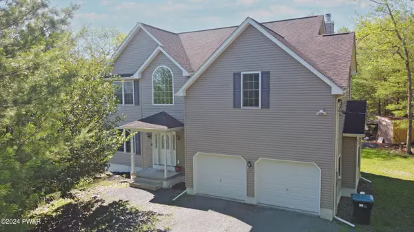 100 Teak LN, Dingmans Ferry, PA 18328