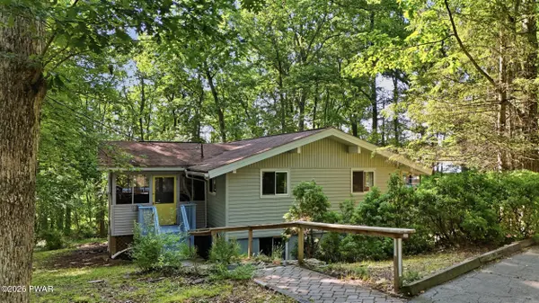 211 Water View DR, Lords Valley, PA 18428