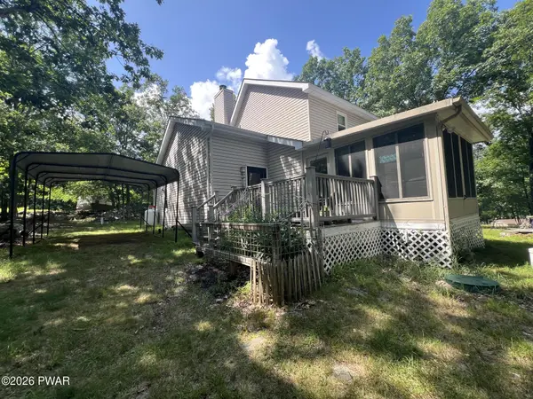 125 Mourning Dove CT, Bushkill, PA 18324