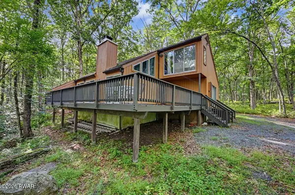 202 Basswood DR, Hawley, PA 18428