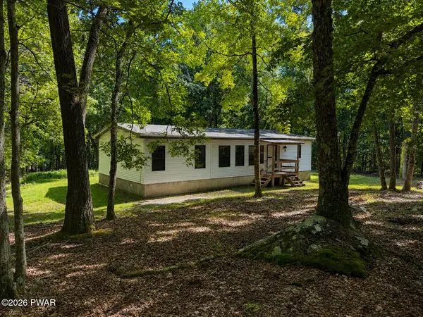 104 White Oak DR, Shohola, PA 18458