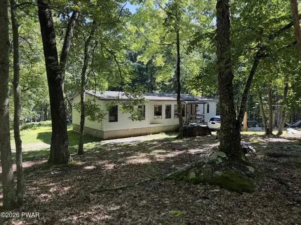 104 White Oak DR, Shohola, PA 18458