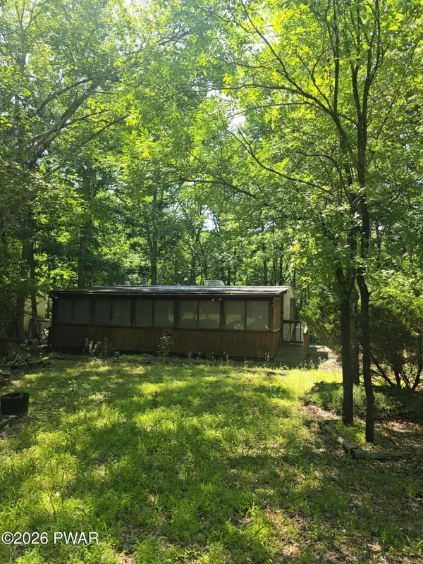 5116 Commanche DR, Shohola, PA 18458