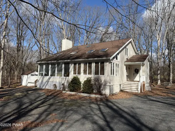 811 Paddock CT, Hawley, PA 18428