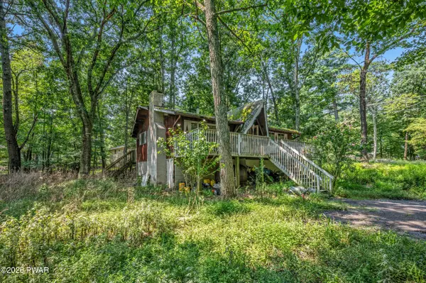 101 Daisy LN, Dingmans Ferry, PA 18328