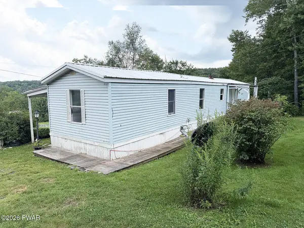 15 Duran RD, Equinunk, PA 18417