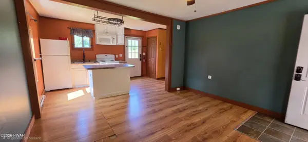 915 Cochecton TPKE, Tyler Hill, PA 18469