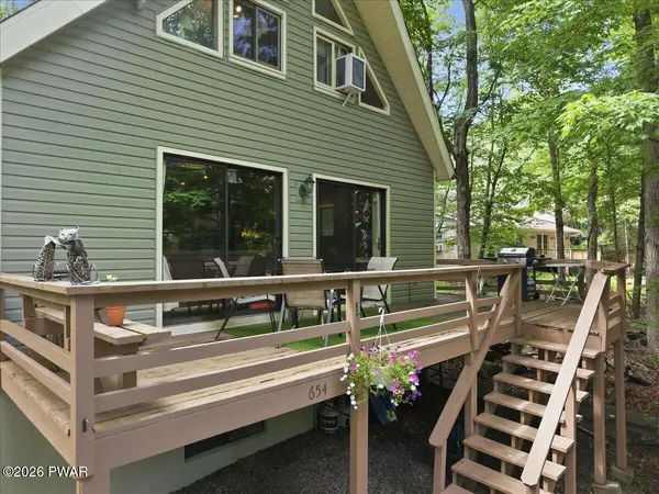 285 Lakeview DR, Lake Ariel, PA 18436
