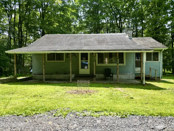 110 Meadow LN, Greentown, PA 18426