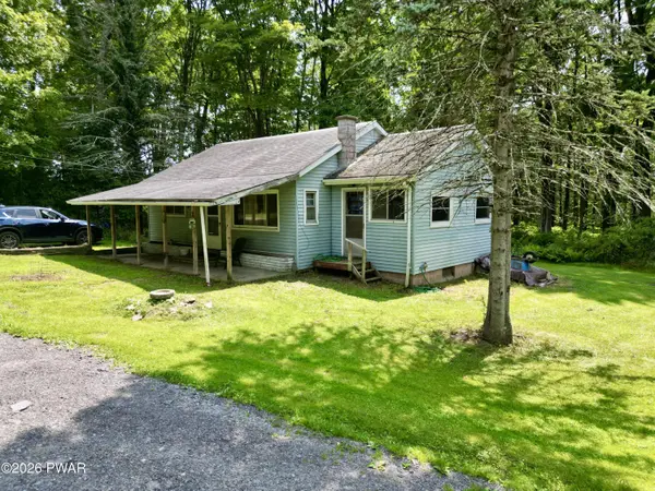 110 Meadow LN, Greentown, PA 18426
