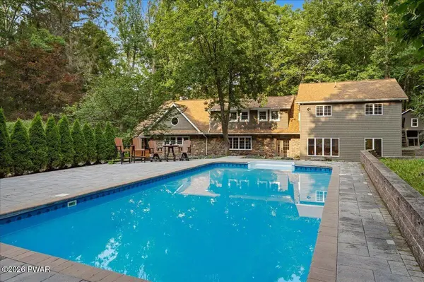 360 Babbling Brook RD, Scotrun, PA 18355