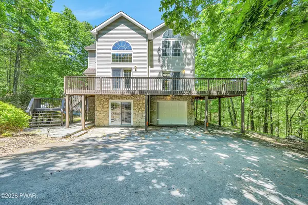 102 Eagle Rock RD, Lackawaxen, PA 18435
