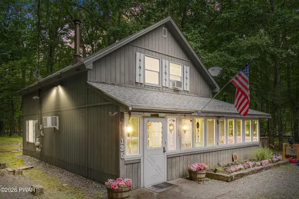 135 Forest View DR, Hawley, PA 18428