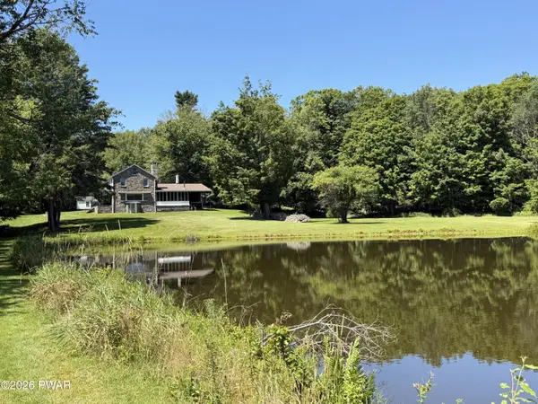 164 E Sterling RD, Newfoundland, PA 18445