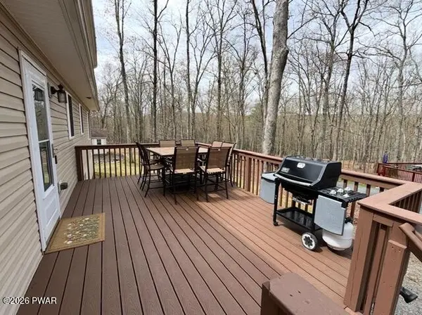 129 Laurel RD, Lackawaxen, PA 18435