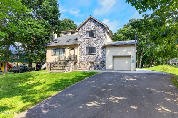 107 Heather Hill RD, Dingmans Ferry, PA 18328