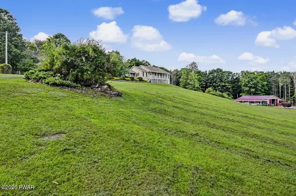 449 Huckleberry RD, Newfoundland, PA 18445